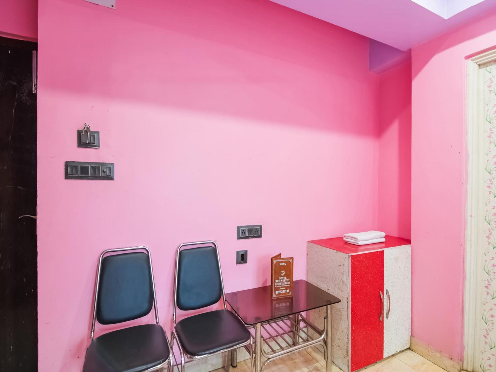Oyo Flagship Hotel Red Velvet Hugli-Chinsurah Bagian luar foto