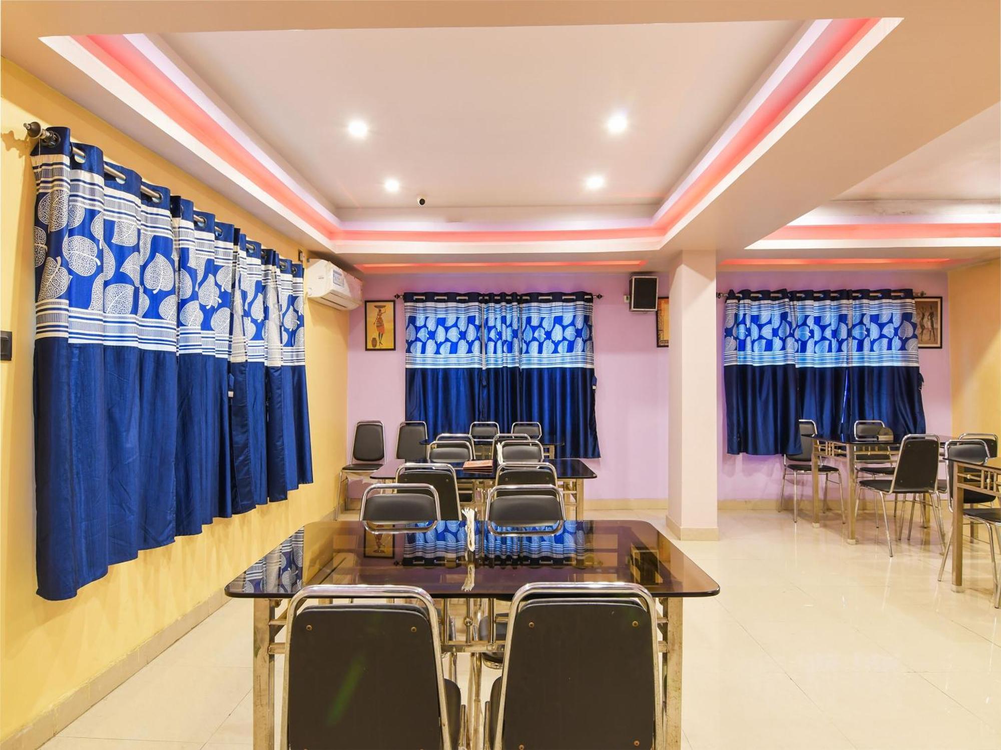 Oyo Flagship Hotel Red Velvet Hugli-Chinsurah Bagian luar foto